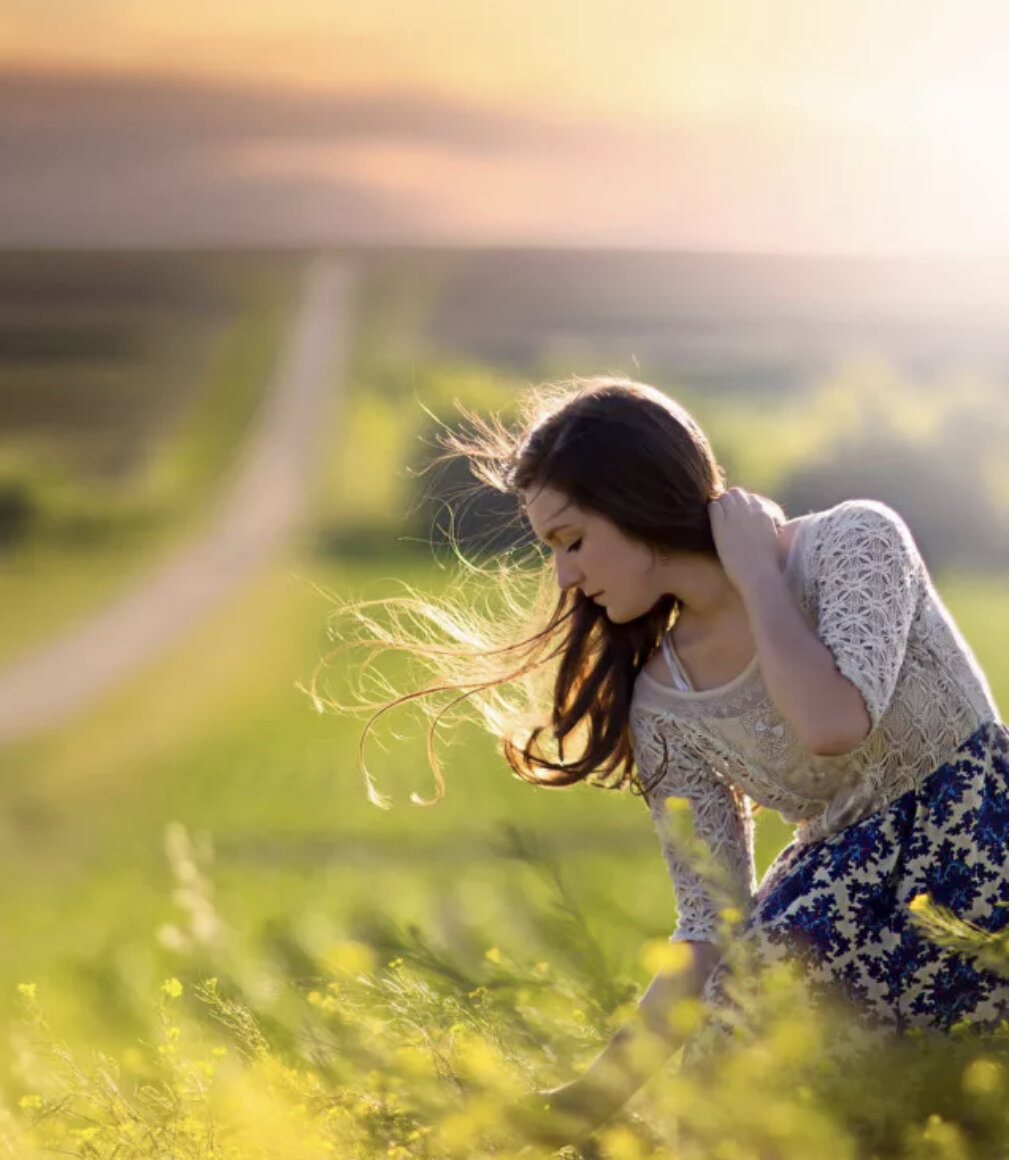 Вильям Ворден описал ряд задач для людей, которым предстоит пройти через проживание горя. Эта не противоречит представлению о том, что горе процесс, требующий значительного времени. Задачи варьируются от принятия потери до адаптации к окружающей среде без того, кого мы потеряли, и включают преодоление определенных обстоятельств: адаптацию к другому менее желанному миру, чем предыдущий. Знания о том, как происходит процесс возвращения к жизни горюющего человека, носят психотерапевтический эффект.