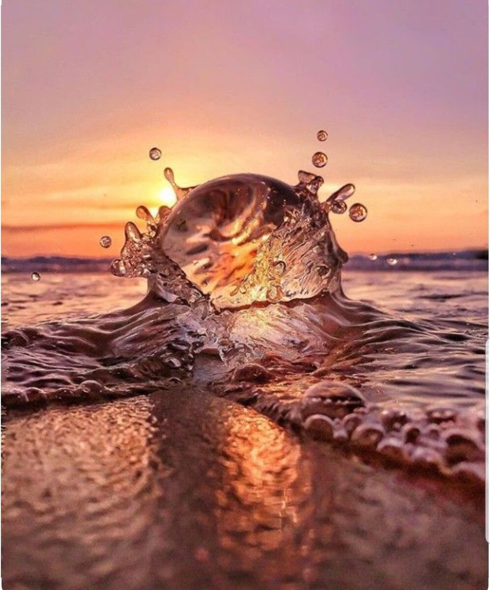 Маленькая капля воды из большой воды- это одна и та же вода!