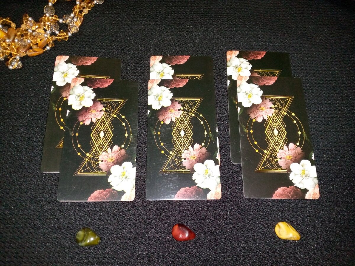 Слева направо - первый, второй, третий.