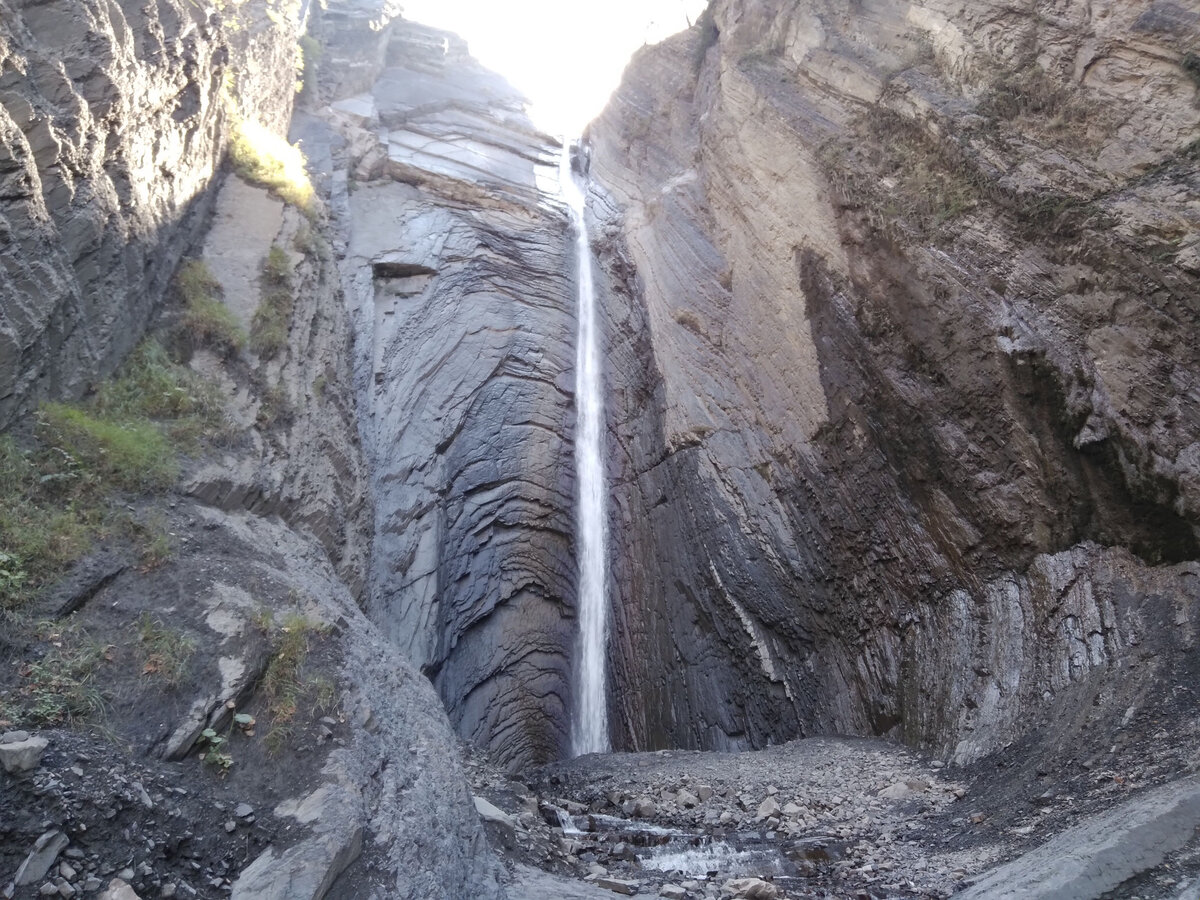 Зрыхский водопад в Ахтынском районе Дагеста