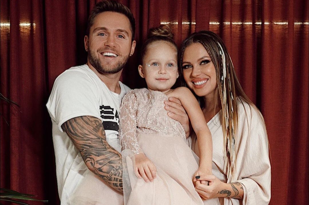     «Мие сегодня 5 лет. Совсем взрослая моя девочка»: Рита Дакота воссоединилась с бывшим мужем ради дочери