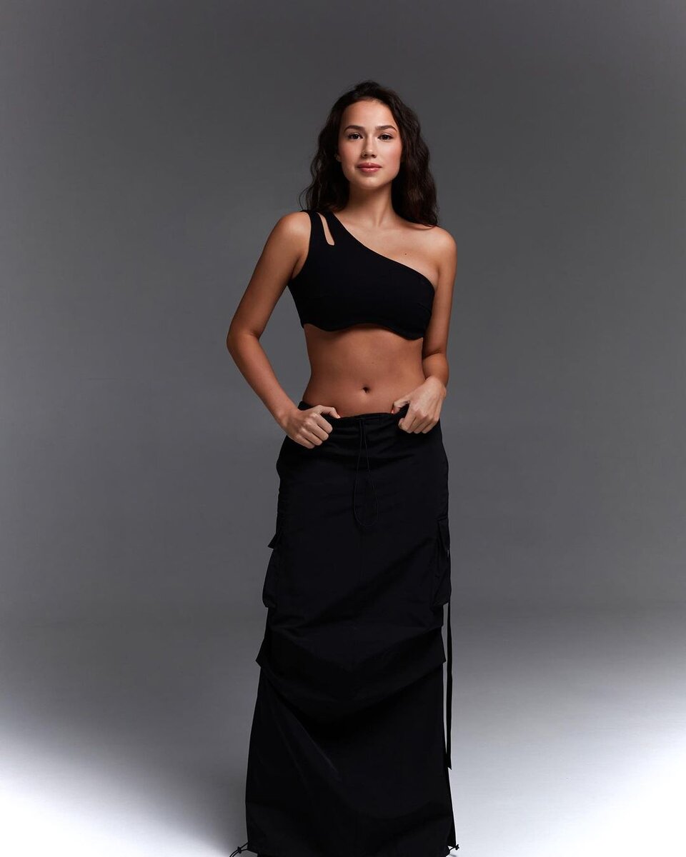    Алина Загитова примерила чувственный образ total blackСоцсети Алины Загитовой