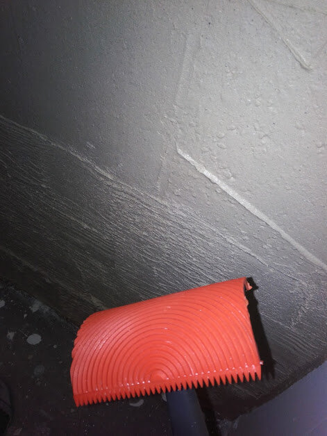 Фото №2. Без помощников в ремонте не обходится.