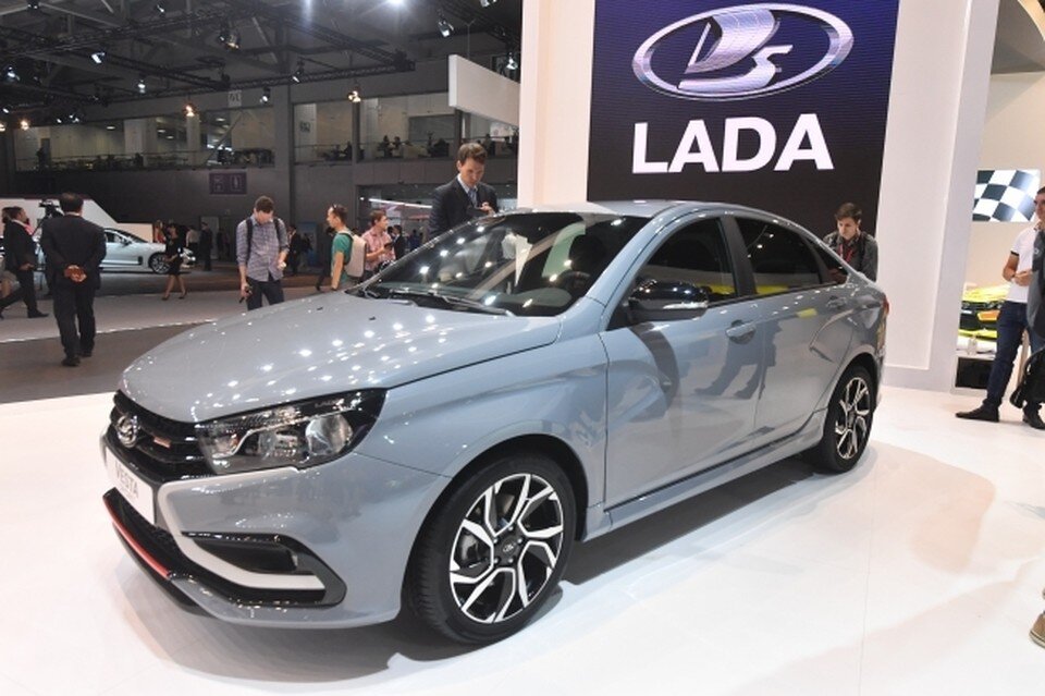     В России у дилеров заканчиваются запасы автомобилей Lada Vesta Владимир ВЕЛЕНГУРИН