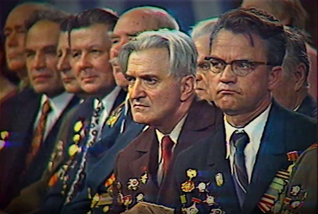 Кадр из программы к 30-летию Победы "Здравствуй, страна героев!" (1975) 