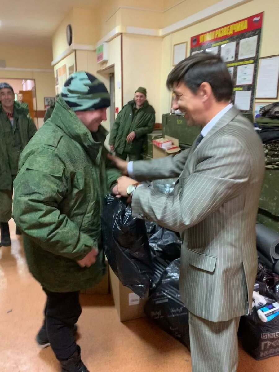  📷    Врио главы Адамовского района навестил мобилизованных земляков Кристина Просвиркина