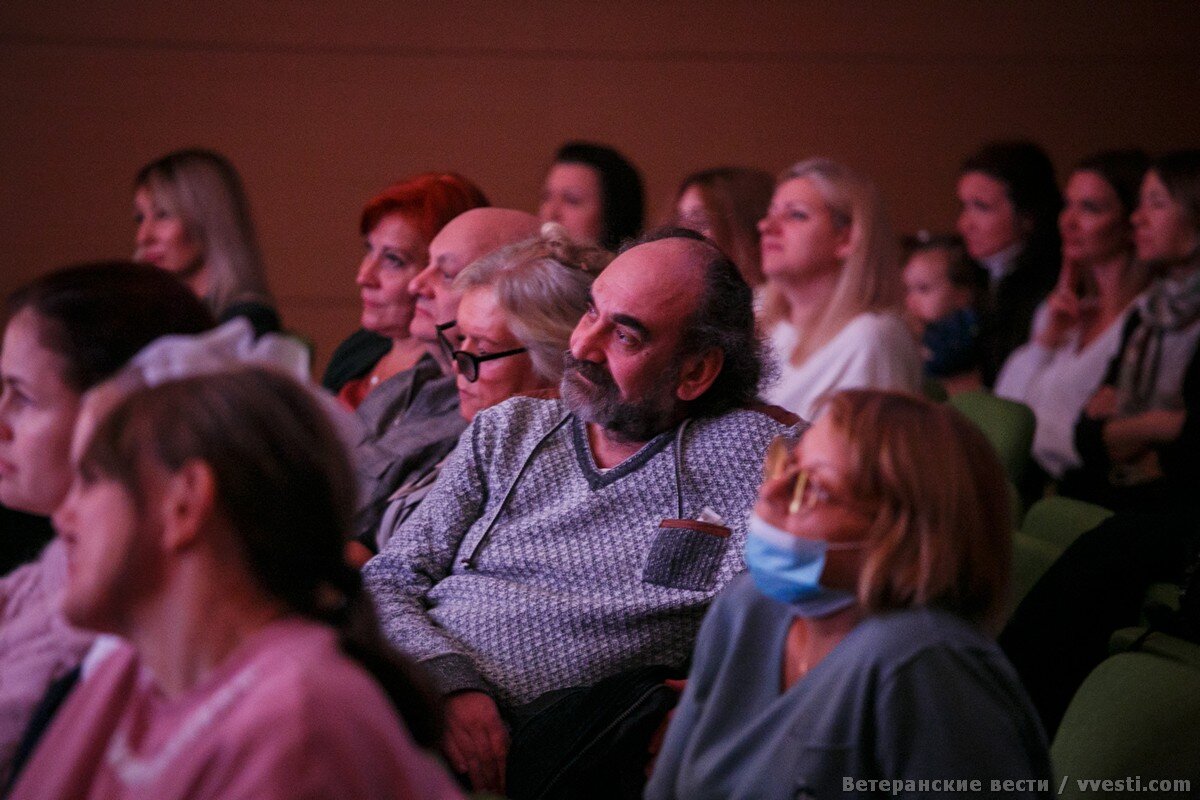 В составе жюри конкурса традиционно - известные российские композиторы и хореографы, популярные актёры и модельеры, легендарные продюсеры и режиссёры!