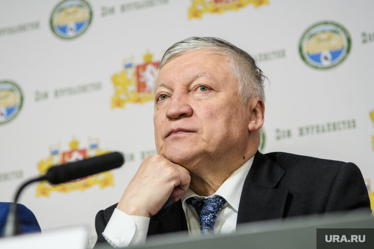    Сообщается, что у Карпова обнаружены закрытая черепно-мозговая травма и перелом левой бедренной кости