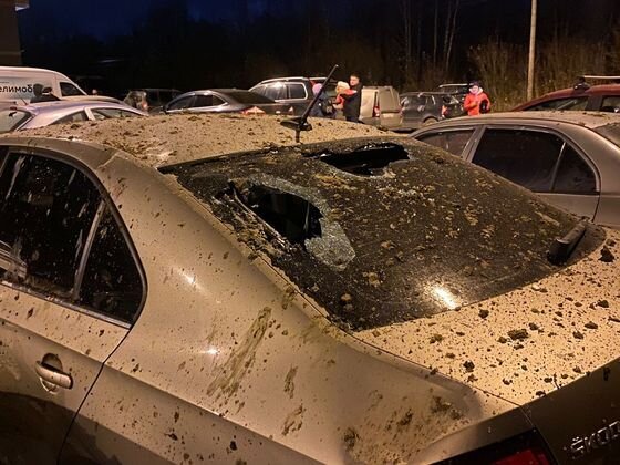    Пострадавший автомобиль в результате разгерметизации подземного газопровода пресс-служба прокуратуры СПб