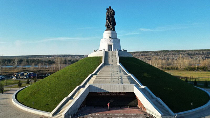     Мемориал Воину-освободителю АКЗС