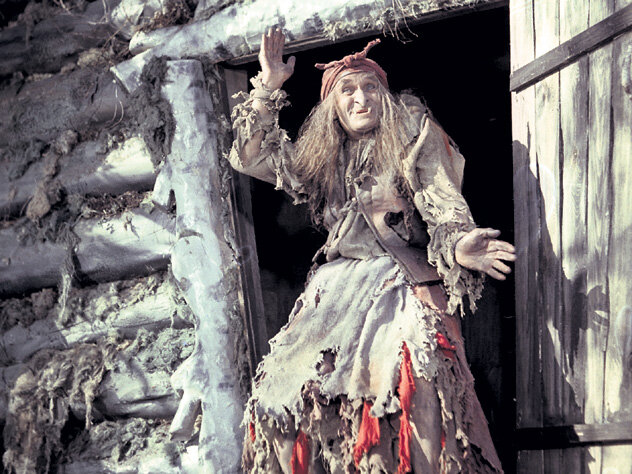 Баба-Яга во всей красе (источник фото: https://www.eg.ru/culture/686091-glavnaya-baba-yaga-strany-otkazalsya-ot-jenshchin-iz-za-aktrisy-055970/)