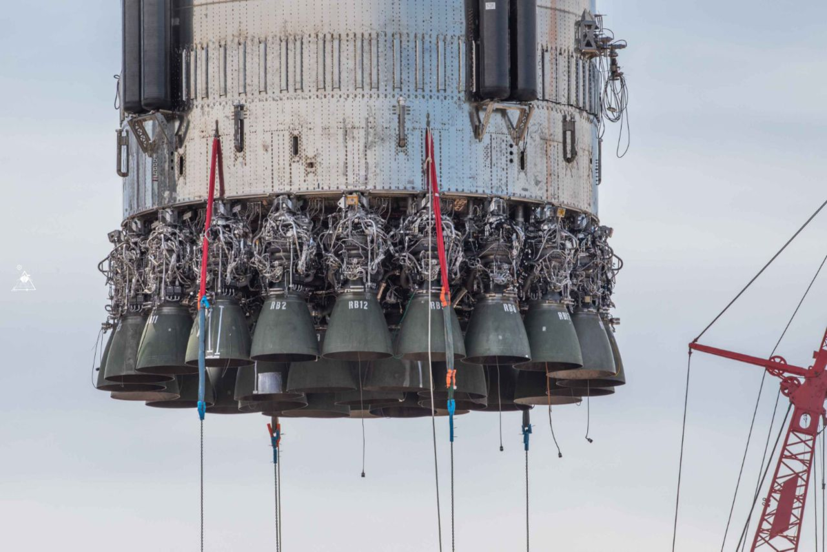 У SpaceX очень не скоро появятся конкуренты — компания производит один ракетный двигатель в день! На Луну, как на дачу?