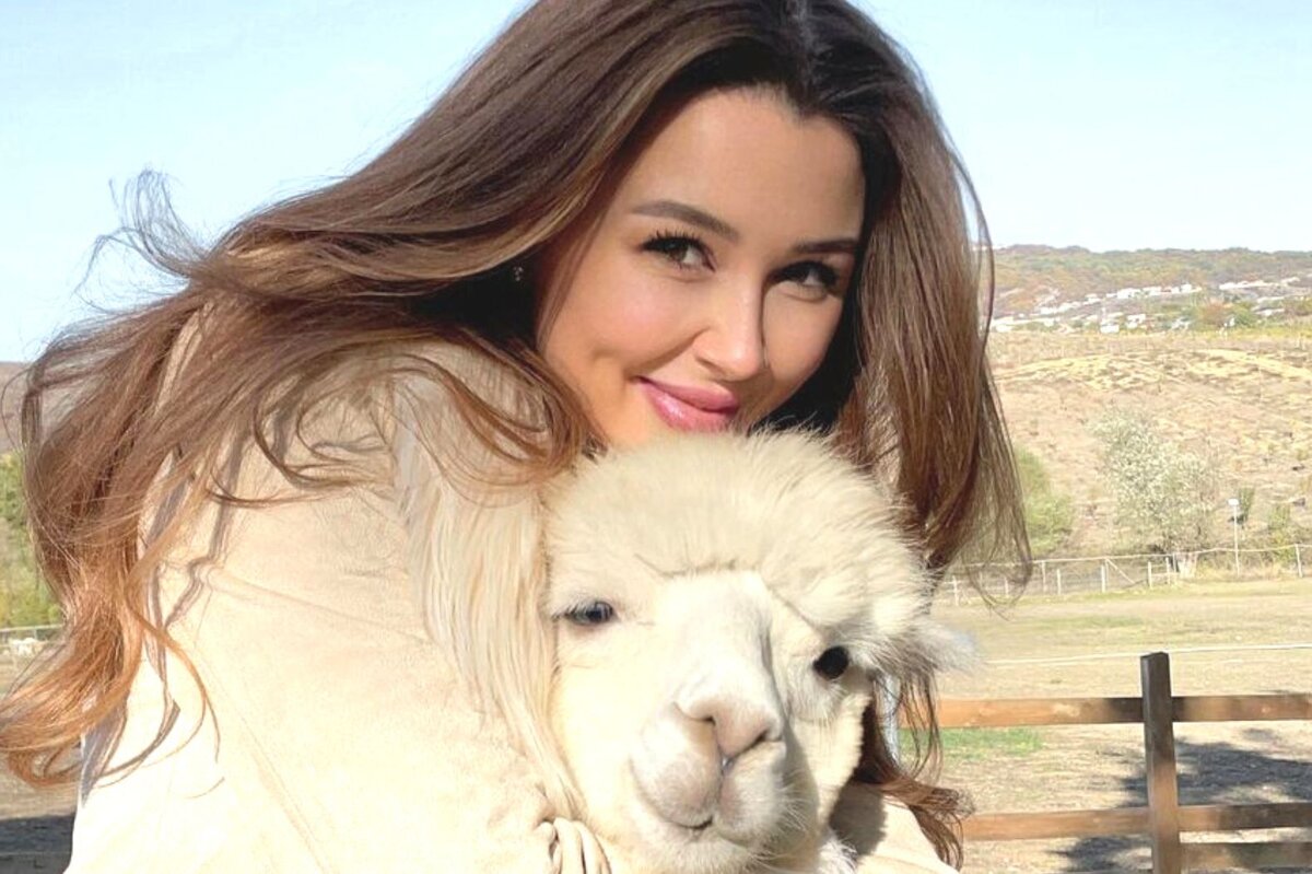     «Плюнула мне в лицо и даже не извинилась!»: Анна Заворотнюк рассказала о своем конфузе в Азербайджане