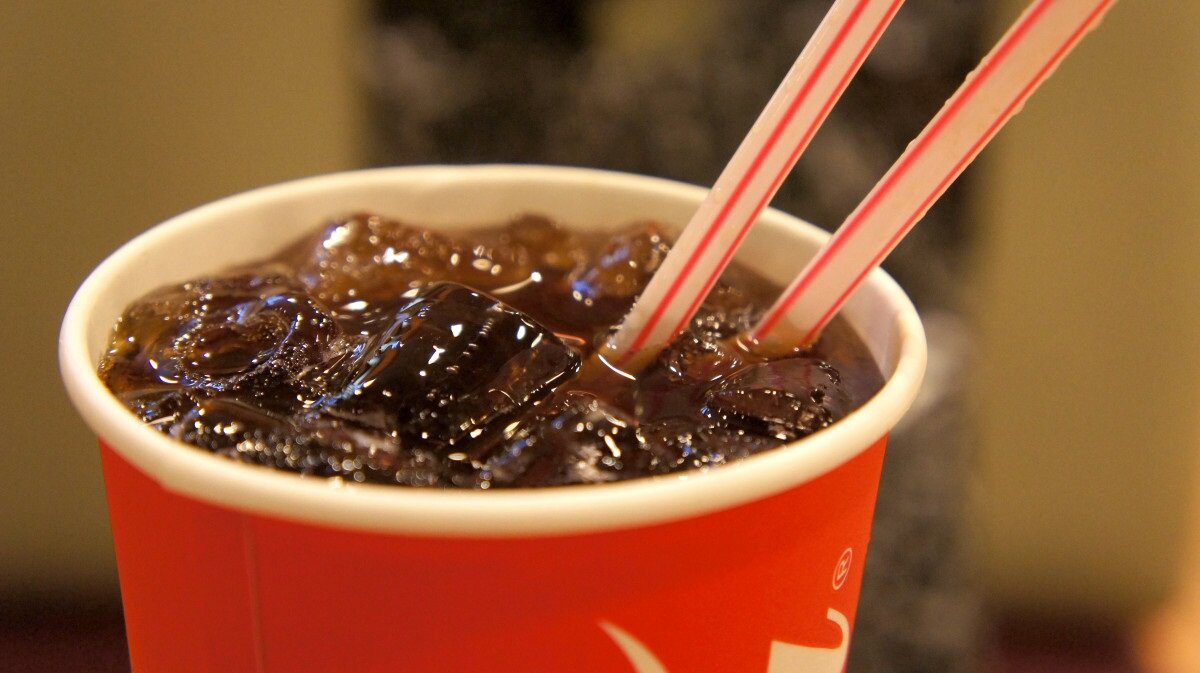На полках небольших магазинов в центре Петербурга появилась Coca-Cola из Афганистана. Фото: Pxhere