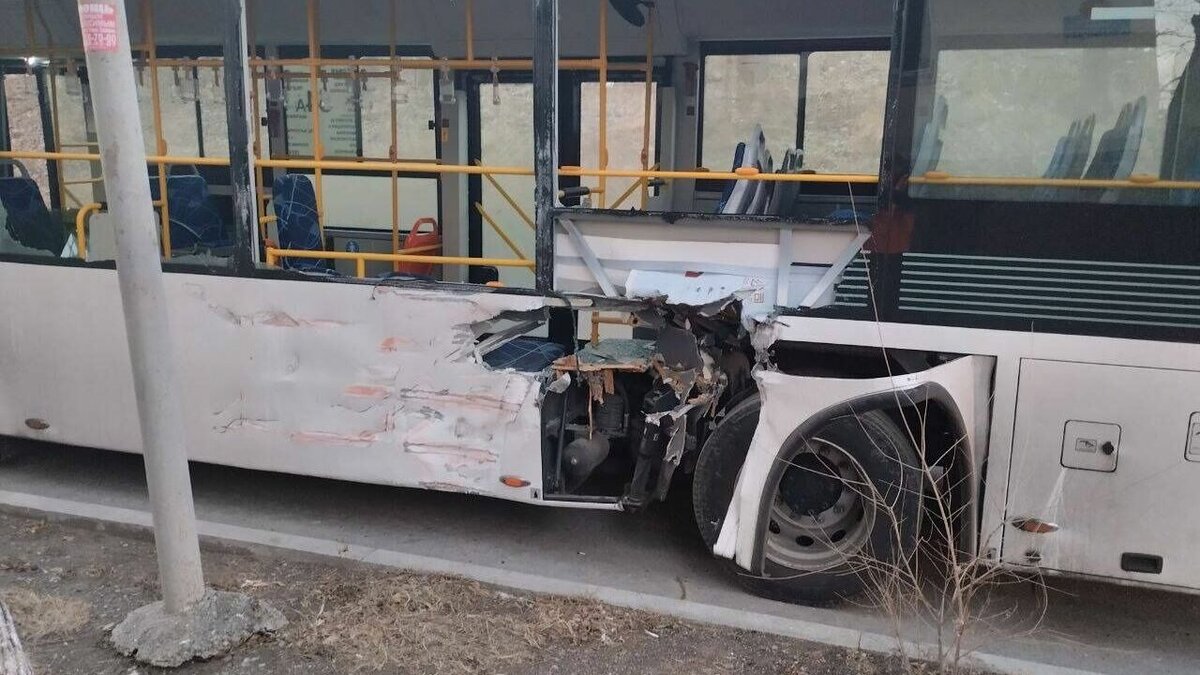 Переехать во владивосток. Автобусы Владивосток аварии. Рейсовый автобус.