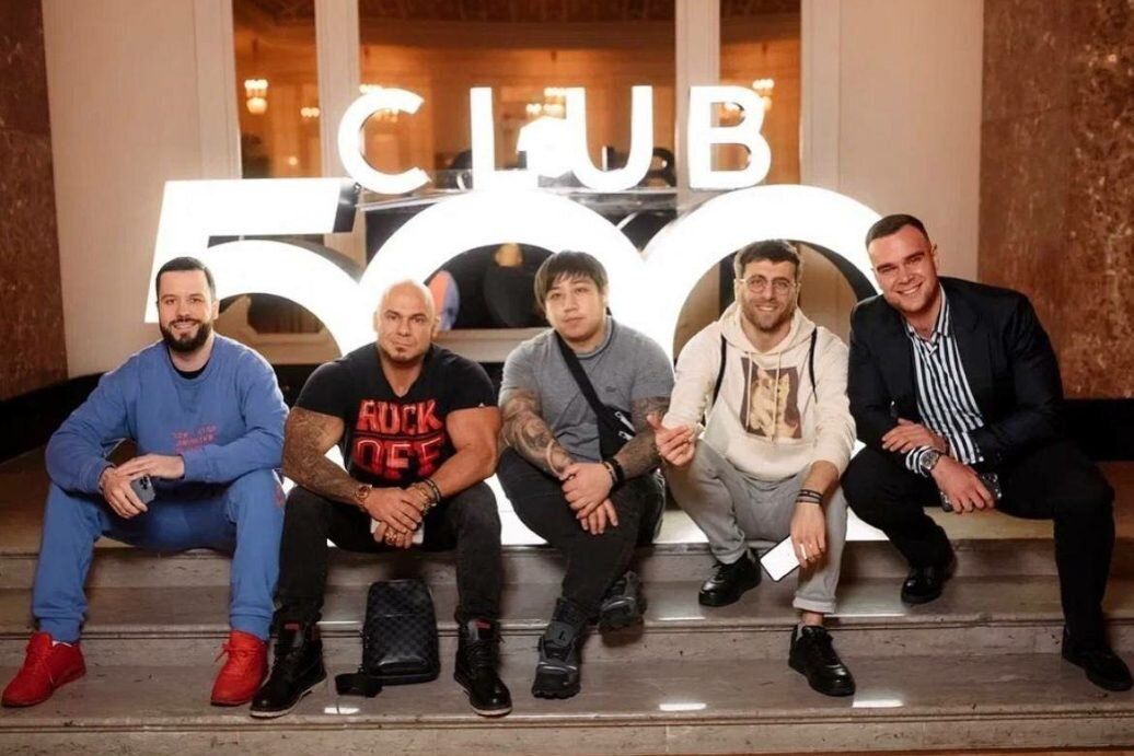 Руслан Халецкий и члены Клуба 500