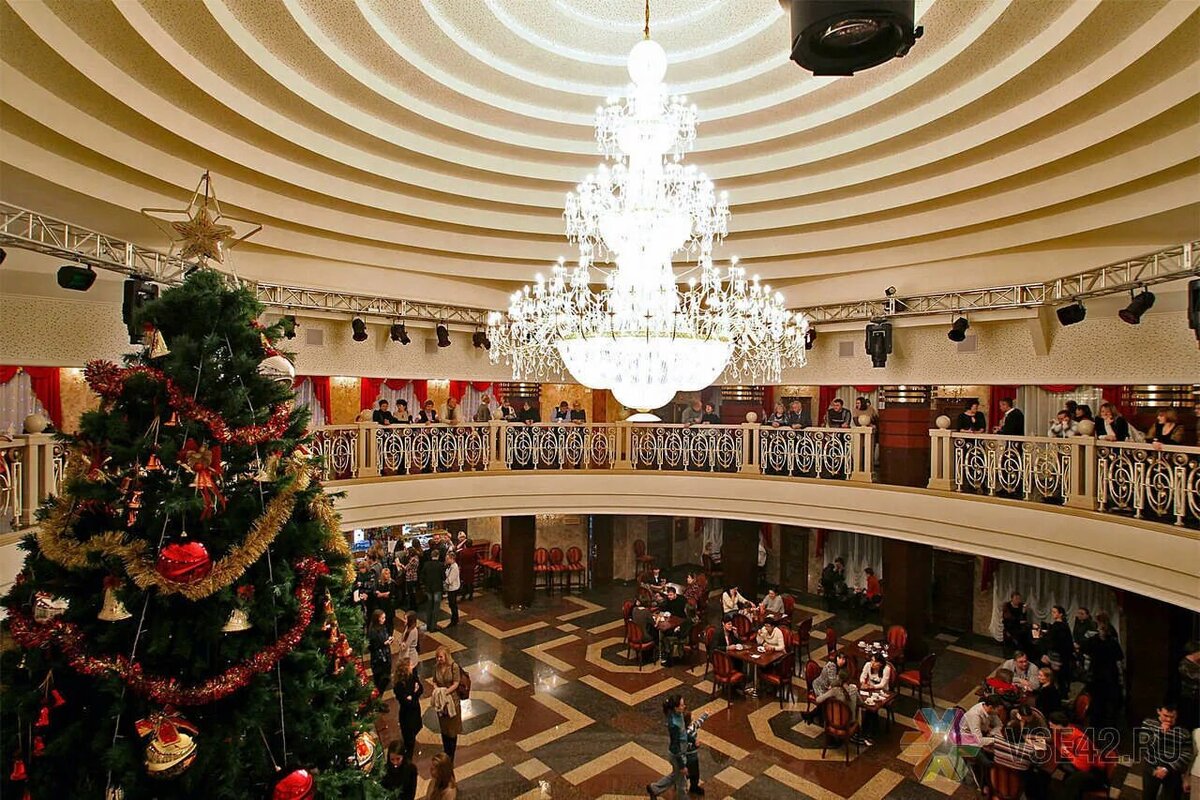 Музыкальный театр елка. Балет щелкунчик большой театр. Музыкальный театр елка. Театральная площадь омск 2021. Театральная площадь омск 2020.