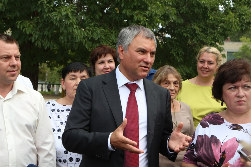 Что случилось с володиным последние новости. Известные депутаты. Володин с людьми. Хуснуллин заместитель председателя правительства.