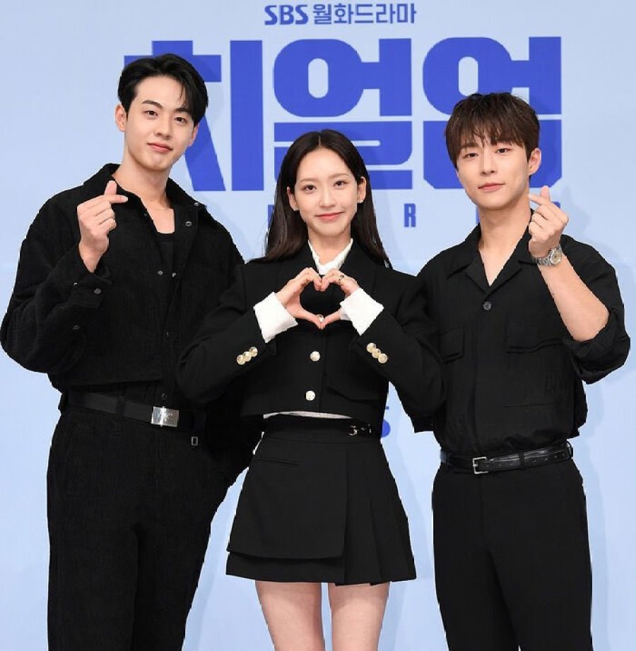 Актёры Хан Чжи Хён, Пэ Ин Хёк, Ким Хён Джин.