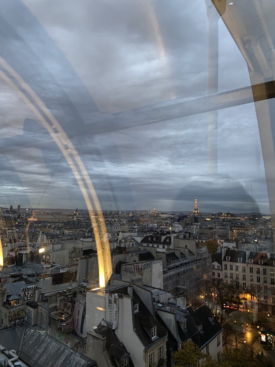 Вид на город из музея в центре Помиду