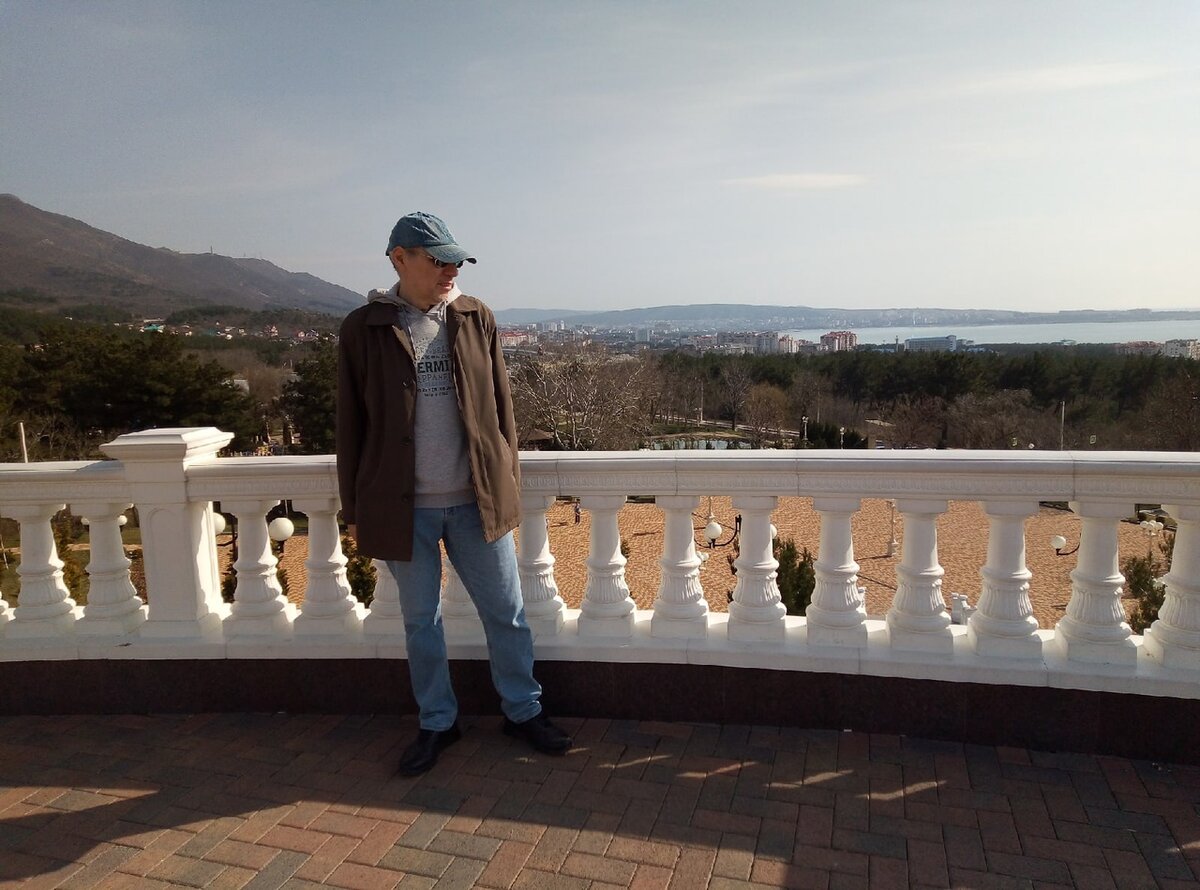 Михаил Лекс, автор рассказа и канала. Геленджик, Северный район, Андреевский парк