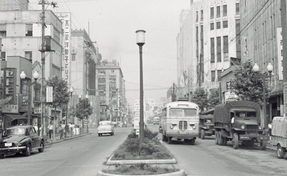 Токио в 1951 году. Источник: http://www.city.shinjuku.lg.jp/kusei/70kinenshi/wp-content/uploads/2017/05/P137-1_6926-570x350.jpg