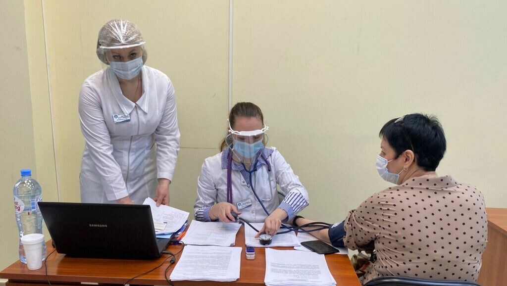     В Ростовской области заболеваемость простудными заболеваниями достигла пиковых значений прошлой зимы, заявил главврач аксайской ЦРБ Игорь Галеев.