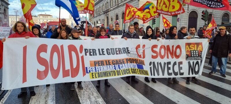 Пока ЕС расширяет антироссийские санкции, вводит «потолок цен» на нефть из России и поставляет оружие Киеву, рядовые европейцы устраивают массовые протесты против политики своих правительств.-4