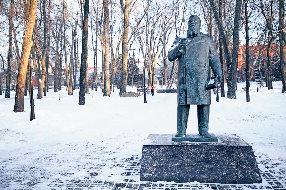 Памятник И.Я. Яковлеву в Ульяновске