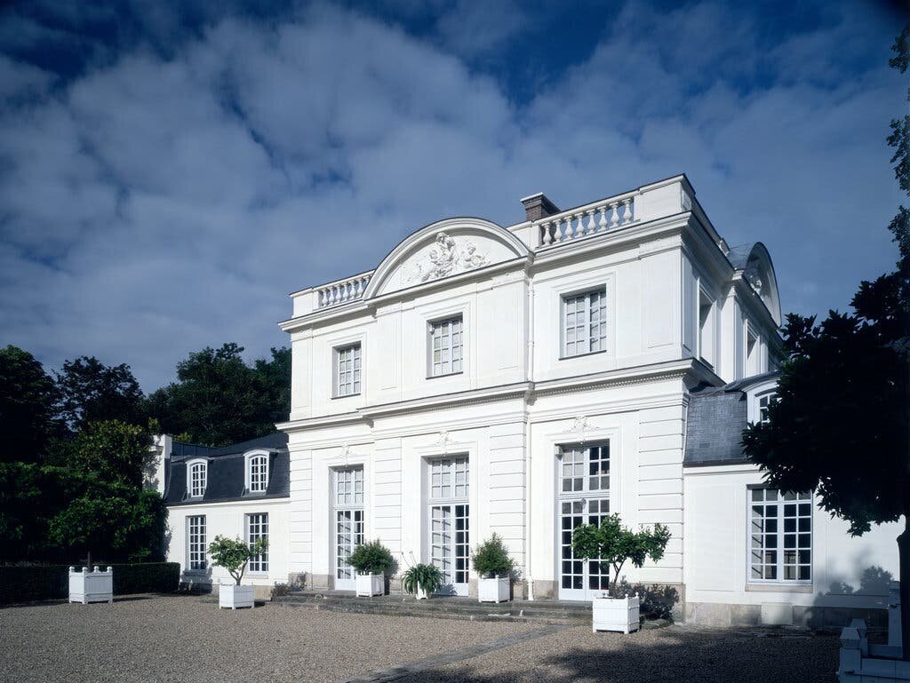 Павильон Эрмитаж мадам Помпадур в пригороде Парижа