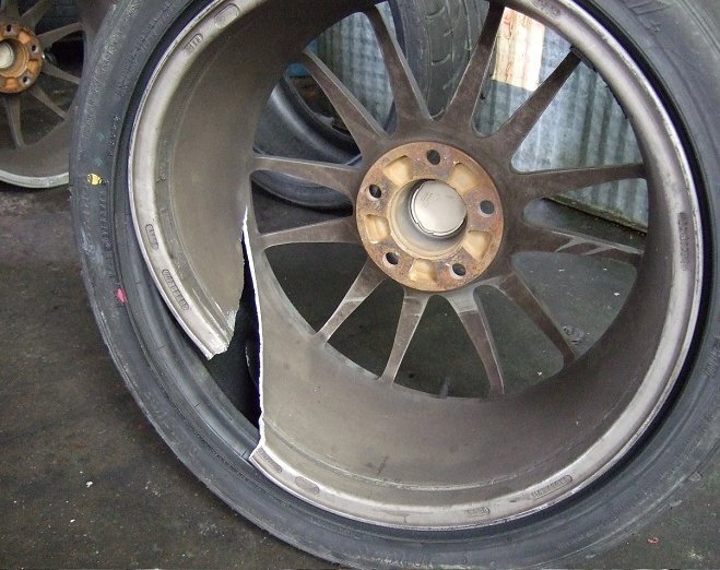 Какие последствия могут быть после наезда на яму