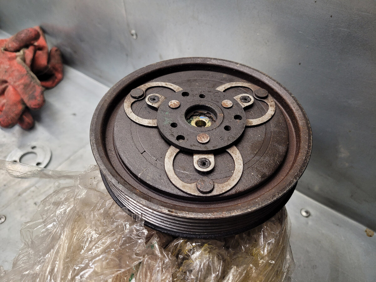 Осмотрели  контрактный кондиционер на целостность подшипника.