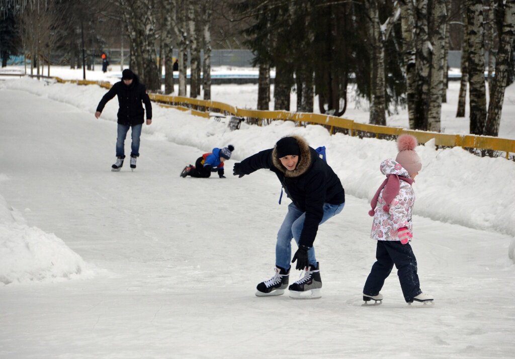 В Твери открыли каток у ТРЦ «Рубин». Он уже ждет любителей коньков!