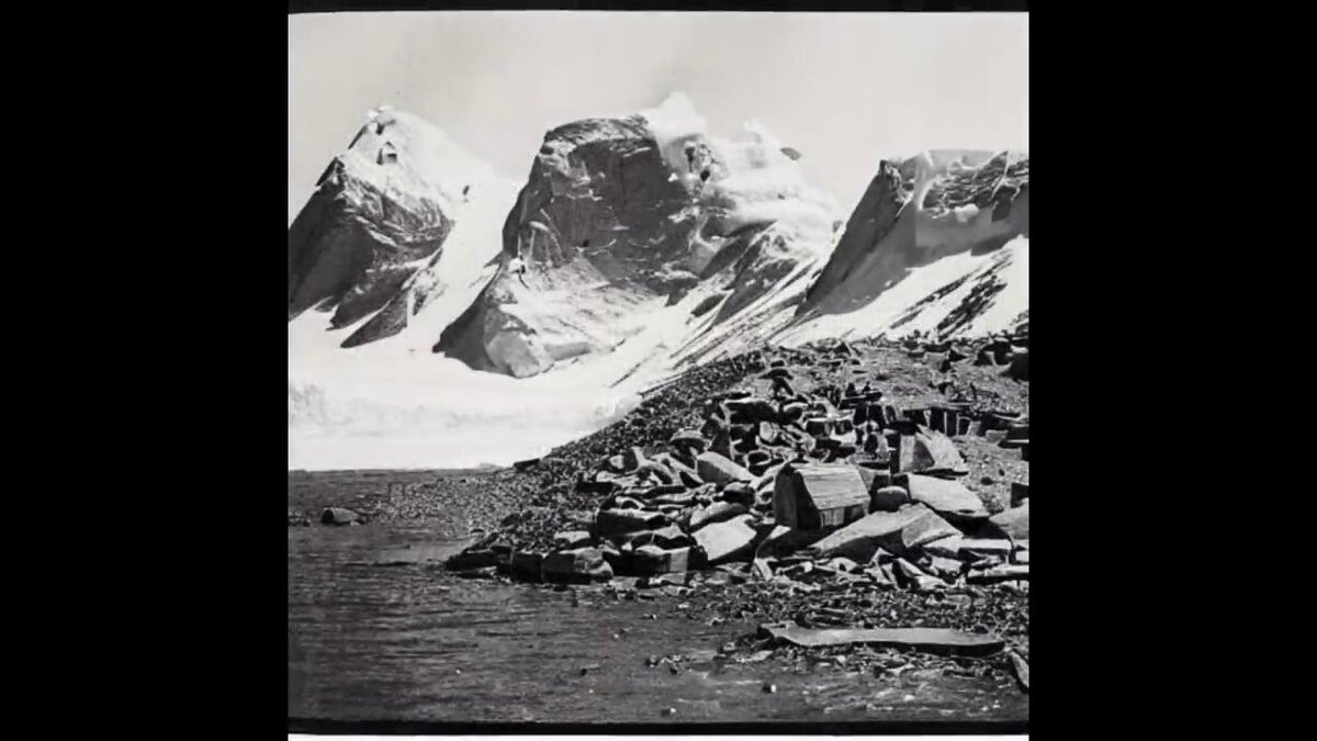 Известный полярный исследователь, один из первооткрывателей Южного полюса, капитан королевского флота Великобритании Роберт Фолкон Скотт по праву считается легендарным покорителем Антарктиды в начале-29