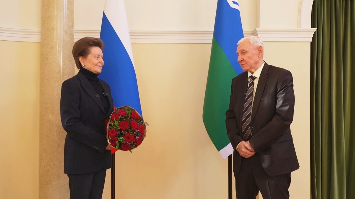    Первому губернатору Югры Александру Филипенко вручили награду