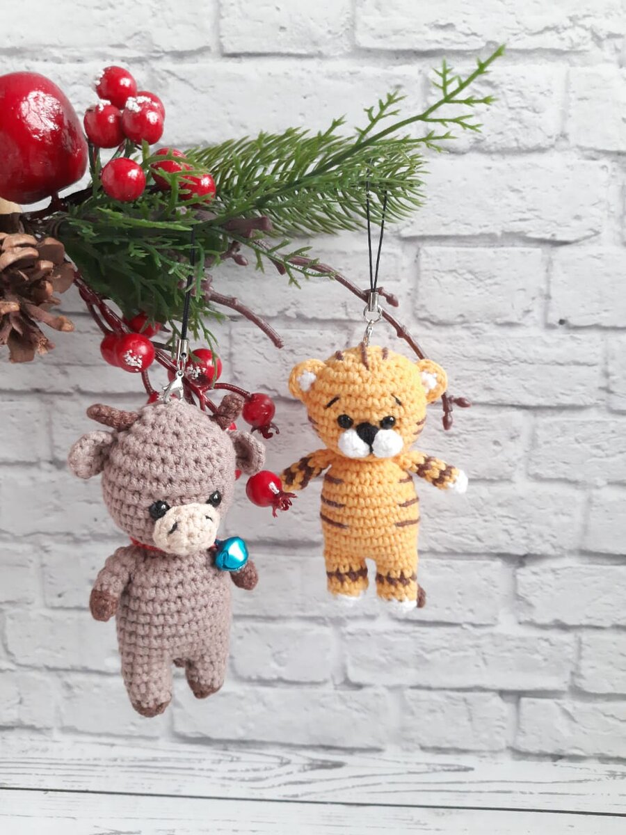 брелок бычок, брелок тигренок