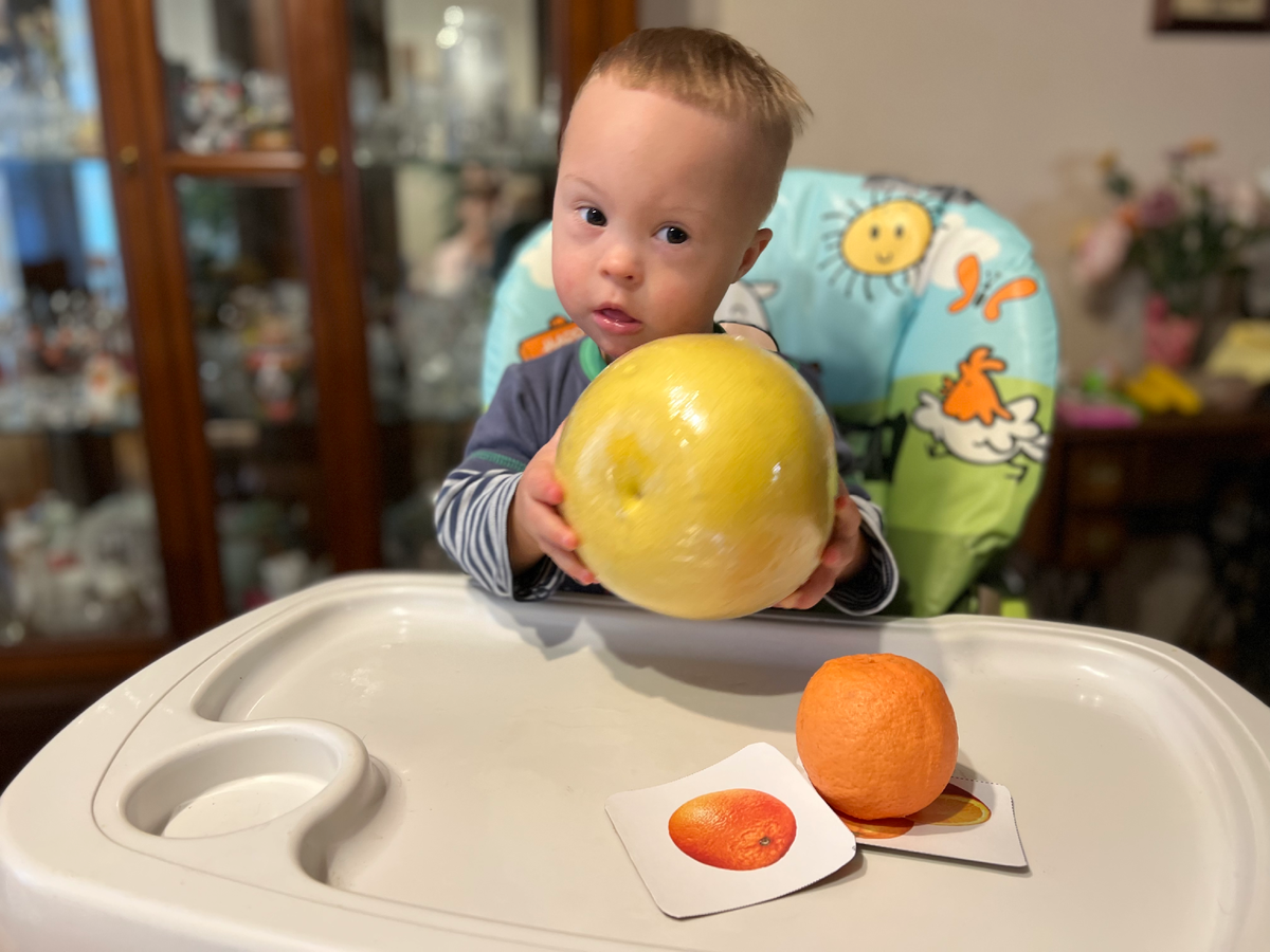 Пете 1,6 и он невероятно обаятельный и развитой малыш с Синдромом Дауна.