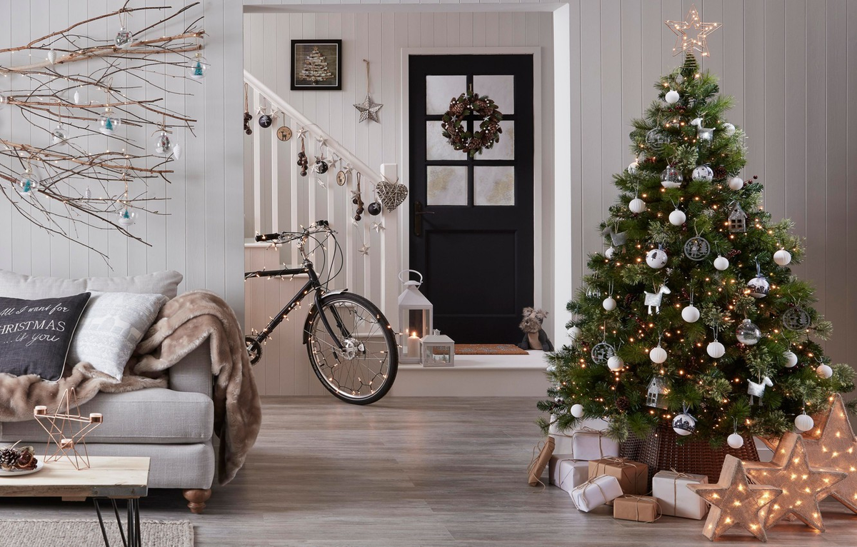JOLLY INSPIRATION TO STYLING TIERED TRAYS FOR HAPPY HOLIDAYS Christmas centerpie