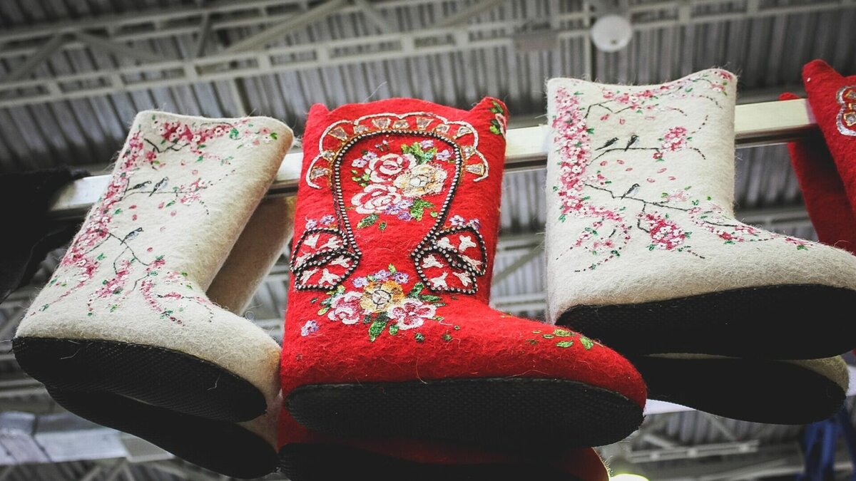     Соревнования начнутся в 13.00 25-го декабря на площади Ленина. К участию в турнире допускаются все желающие старше 14 лет. Число участников — до 5 команд по 5 человек.