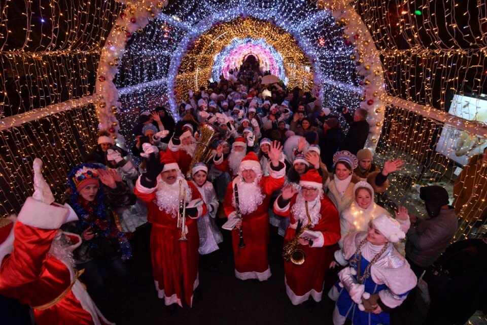     Пусть массовых мероприятий и салюта на Театральной площади не предвидится, новогодних гуляний никто не отменял Виктор ГУСЕЙНОВ