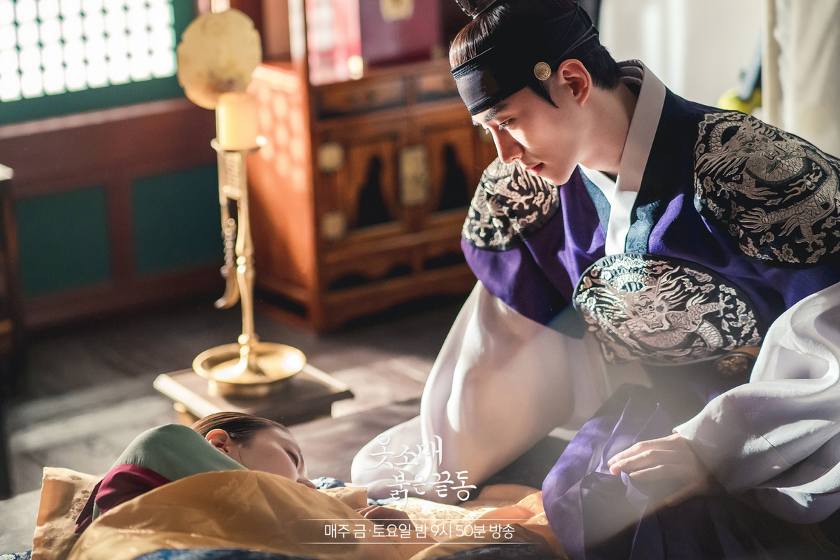 красный манжет рукава дорама 2021 ли сан. ли чун хо 2pm. красный манжет рукава дорама кадры. красный манжет рукава дорам. чунхо красный манжет рукава.