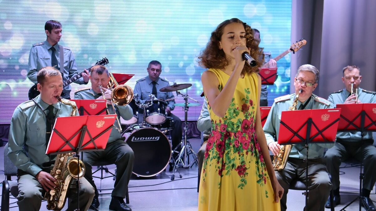     Жюри в погонах оценивало мастерство, профессионализм и искренность сослуживцев во владении музыкальными талантами. Главная награда победителей — участие в следующем этапе Всероссийского конкурса.