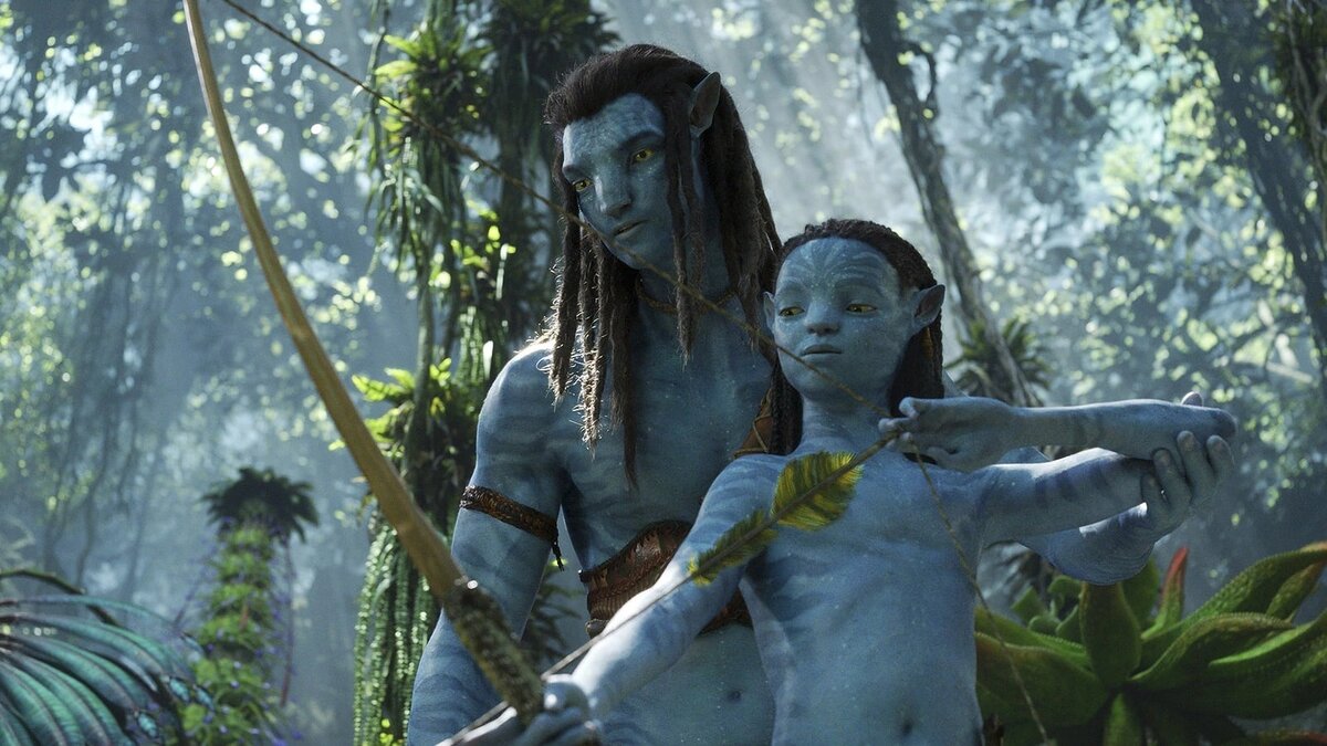 Джейк Салли учит сына пользовать лук