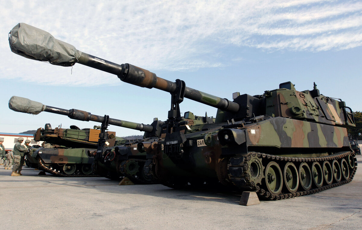    Самоходные артиллерийские установки M109A6 Paladin  REUTERS/Jo Yong-Hak