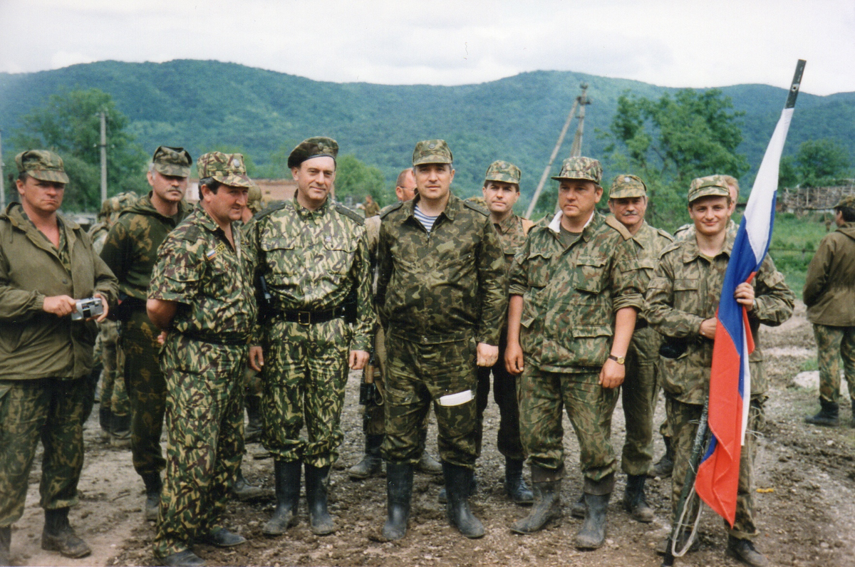 Этот снимок был сделан в горном Шатое. Как раз в тот день, когда "горячая" фаза войны вроде бы закончилась.