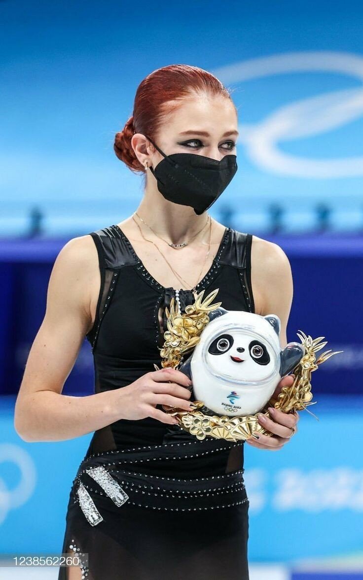 Александра во время цветочной церемонии награждения на олимпийских играх в Пекине 