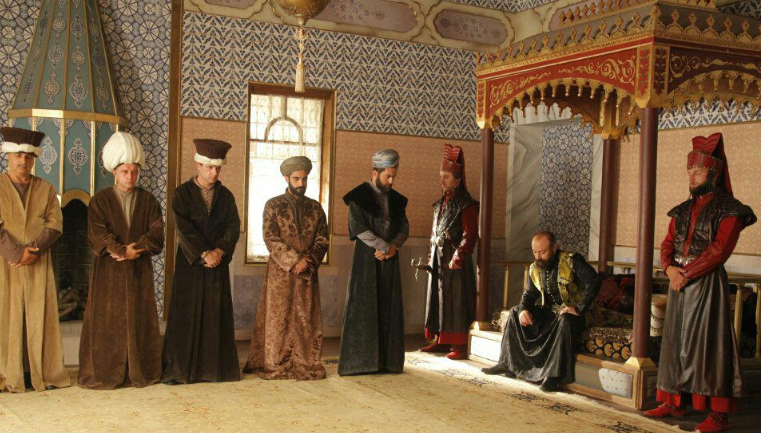 Совет дивана. Сулейман. Кадр из сериала "Великопепный век". https://www.wattpad.com/408926249-%D0%B2%D0%B5%D0%BB%D0%B8%D0%BA%D0%BE%D0%BB%D0%B5%D0%BF%D0%BD%D1%8B%D0%B9-%D0%B2%D0%B5%D0%BA-15-%D0%B3%D0%BB%D0%B0%D0%B2%D0%B0