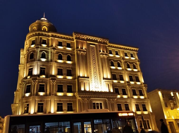    Ночной Баку Фото: Магдалина Гросс, личный архив