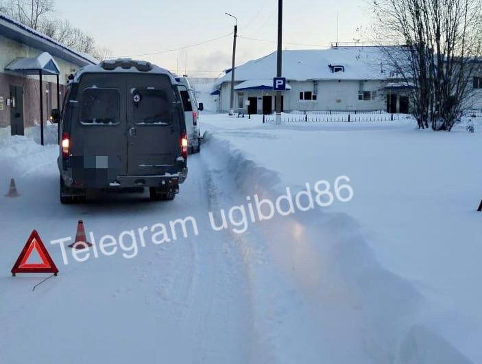    На территории больницы в Нефтеюганске в ДТП пострадала женщина-пешеход