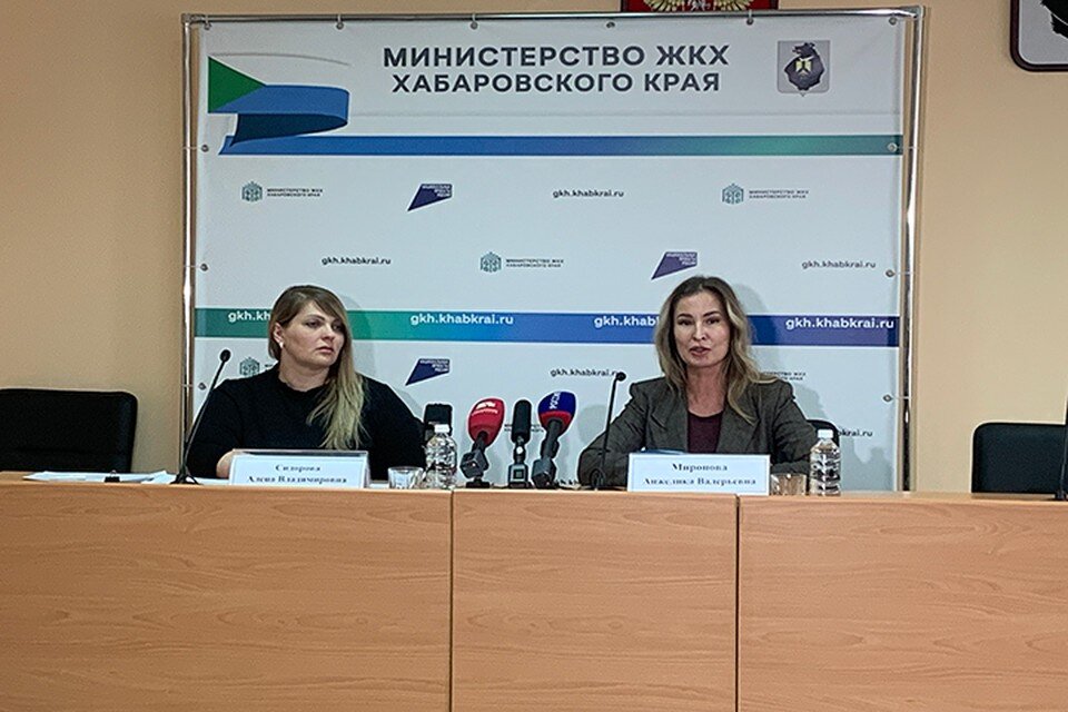     Председатель комитета по ценам и тарифам Алена Сидорова и министр ЖКХ Хабаровского края Анжелика Миронова рассказали об особенностях введенных тарифов Кирилл КЕМЕНЕВ